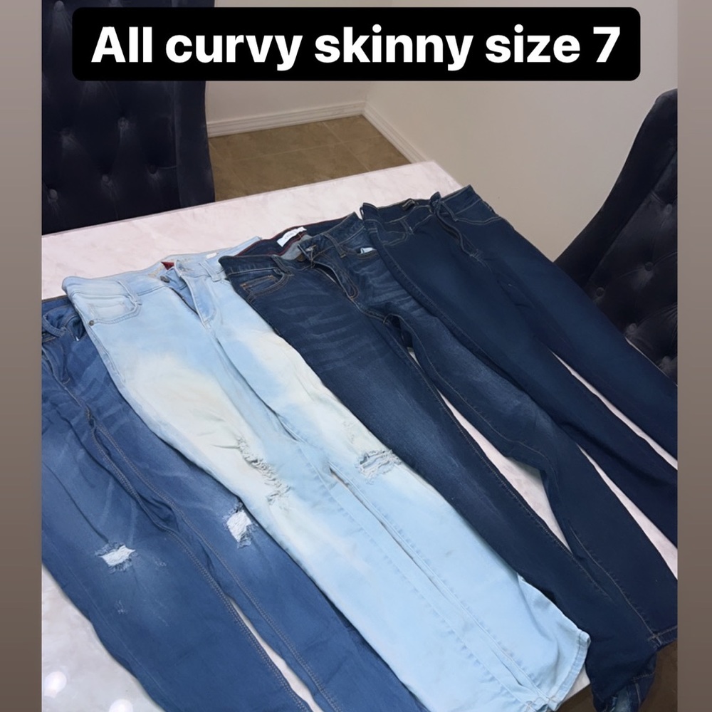 Lot of 4 curvy skinny size 7